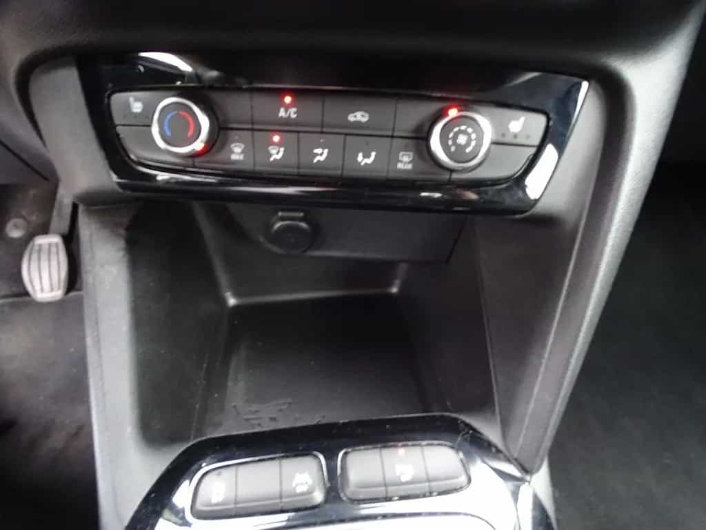 Opel Corsa F 1,2l Edition, Sitzheizung, Lenkradheizun 06/2021-photo-12