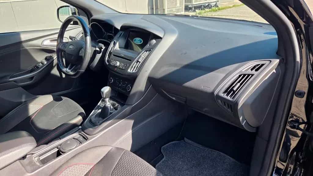 Ford Focus Lim. ST-Line 03/2018-photo-10
