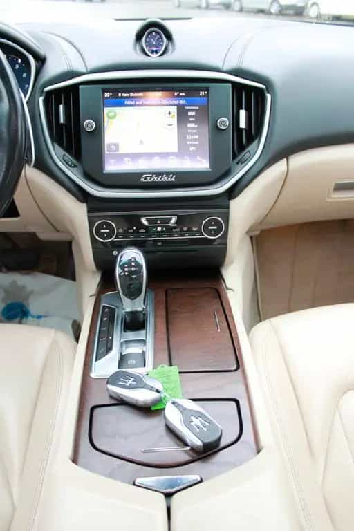 Maserati Ghibli S DE-FZG. Kamera Schiebed. Leder Navi 09/2013-photo-14