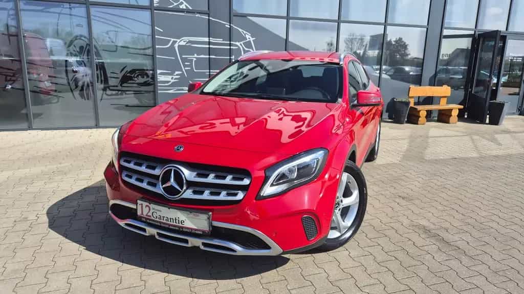 Mercedes-Benz GLA-Class 180*LED*Teilleder*Tempomat* 04/2018-photo-0