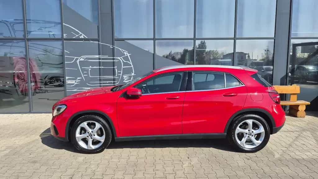 Mercedes-Benz GLA-Class 180*LED*Teilleder*Tempomat* 04/2018-photo-1