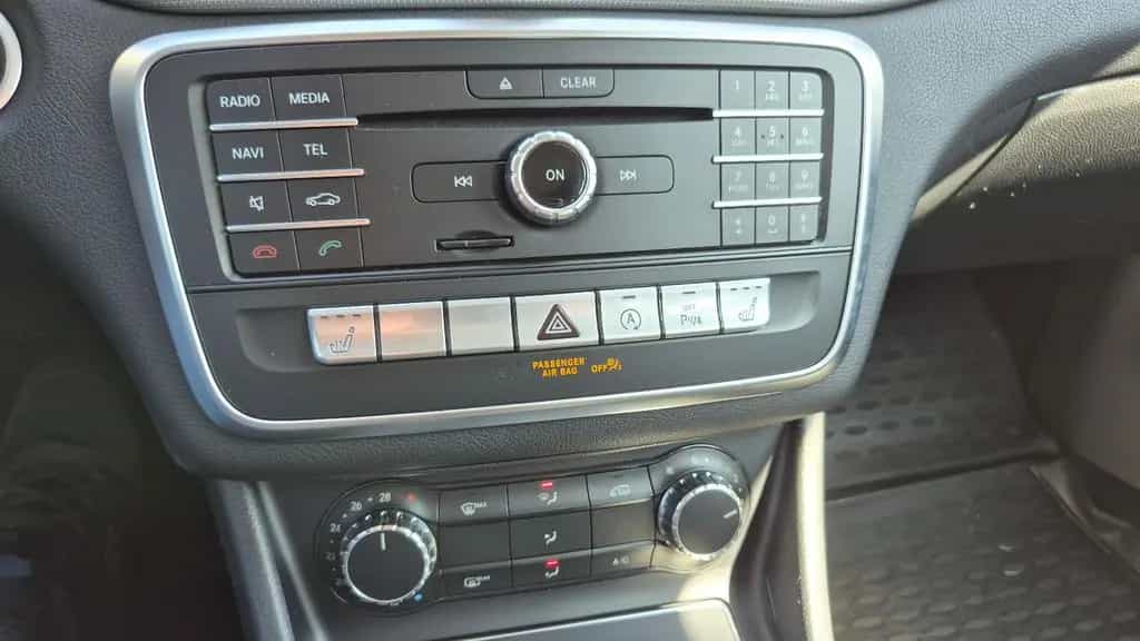 Mercedes-Benz GLA-Class 180*LED*Teilleder*Tempomat* 04/2018-photo-13