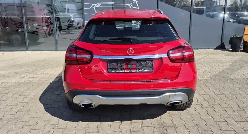 Mercedes-Benz GLA-Class 180*LED*Teilleder*Tempomat* 04/2018-photo-2