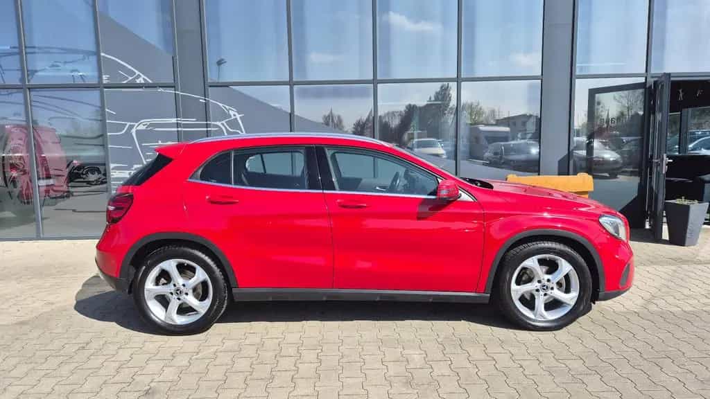 Mercedes-Benz GLA-Class 180*LED*Teilleder*Tempomat* 04/2018-photo-3