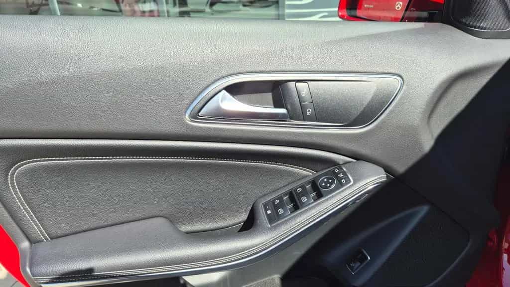 Mercedes-Benz GLA-Class 180*LED*Teilleder*Tempomat* 04/2018-photo-6