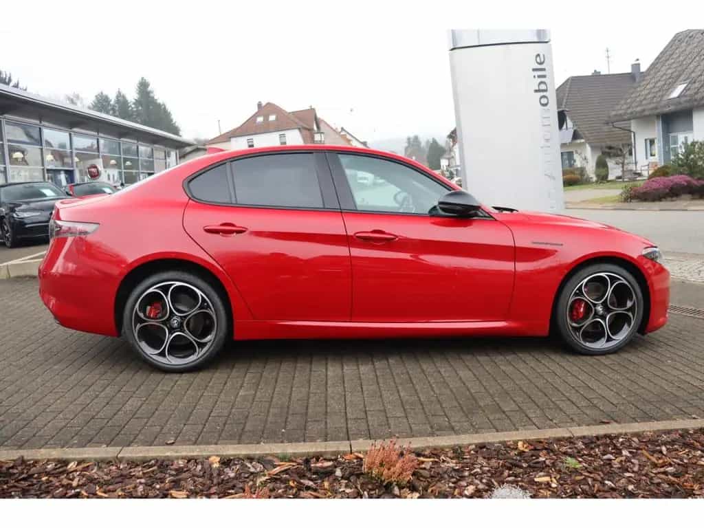 Alfa Romeo Giulia COMPETIZIONE 2.0 TURBO 16V 280 PS AT8 Q4 09/2023-photo-0