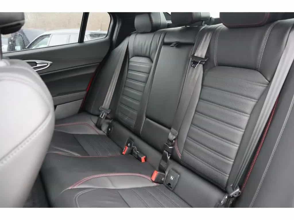 Alfa Romeo Giulia COMPETIZIONE 2.0 TURBO 16V 280 PS AT8 Q4 09/2023-photo-9