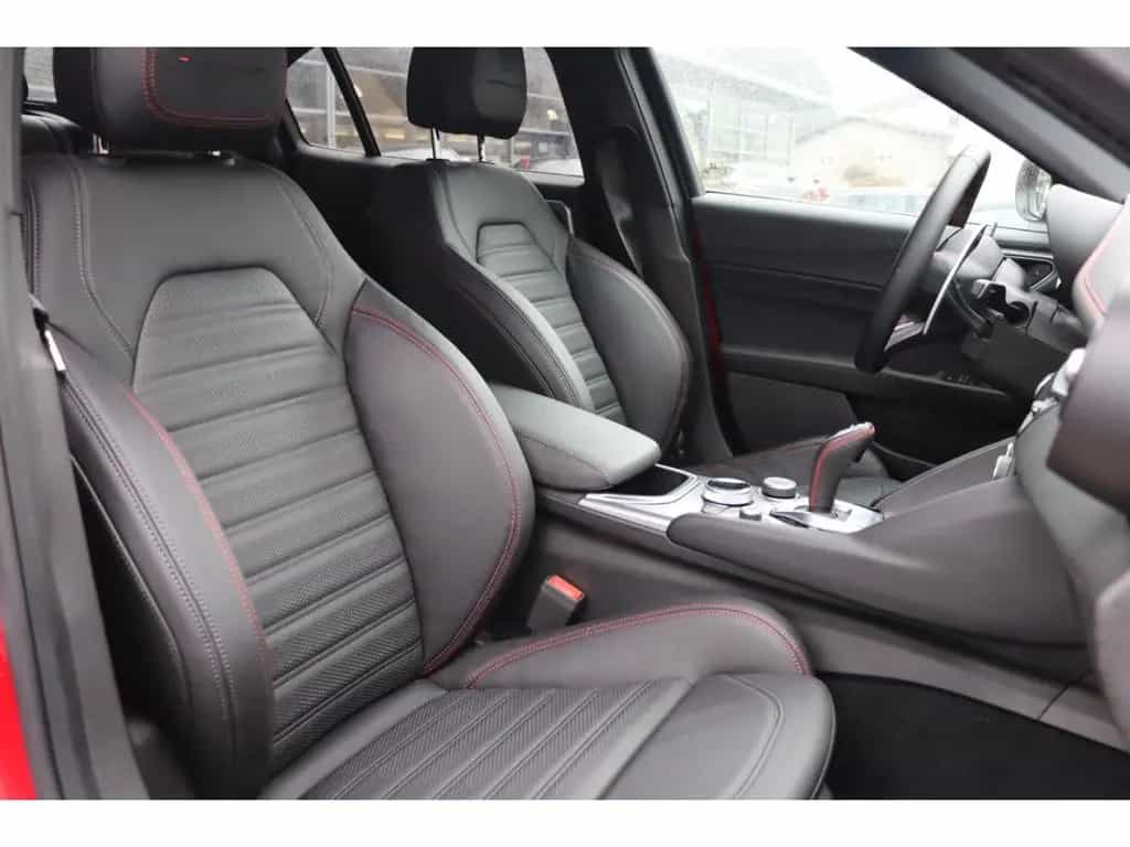 Alfa Romeo Giulia COMPETIZIONE 2.0 TURBO 16V 280 PS AT8 Q4 09/2023-photo-15