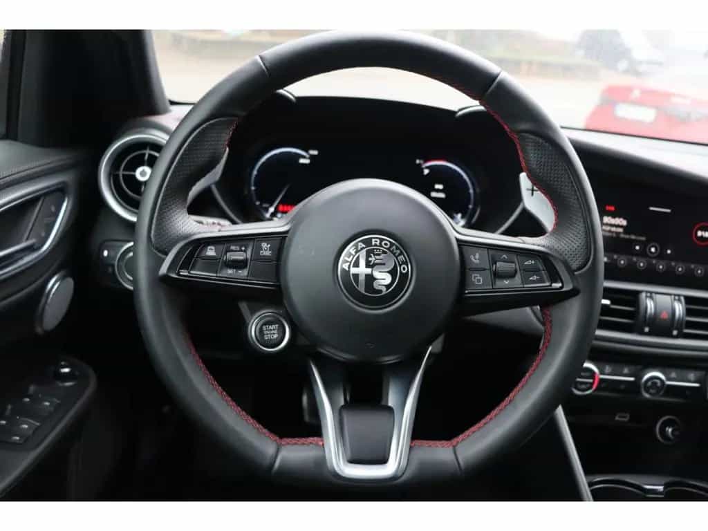 Alfa Romeo Giulia COMPETIZIONE 2.0 TURBO 16V 280 PS AT8 Q4 09/2023-photo-17