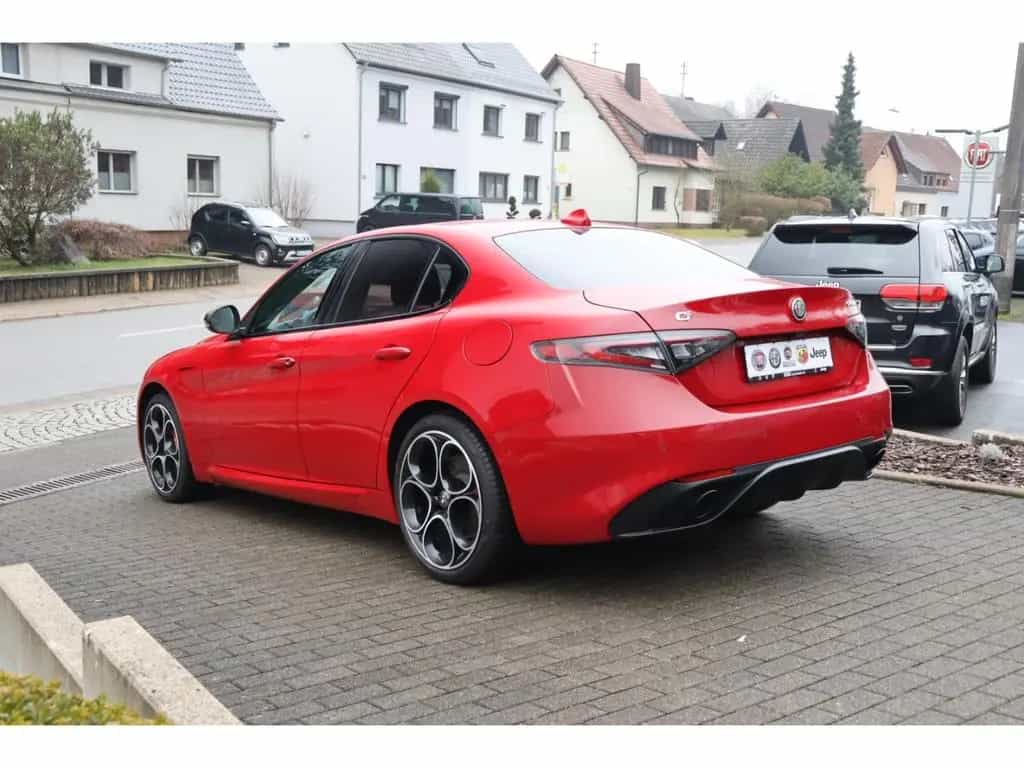 Alfa Romeo Giulia COMPETIZIONE 2.0 TURBO 16V 280 PS AT8 Q4 09/2023-photo-1