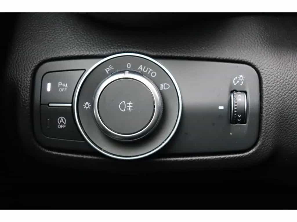 Alfa Romeo Giulia COMPETIZIONE 2.0 TURBO 16V 280 PS AT8 Q4 09/2023-photo-19