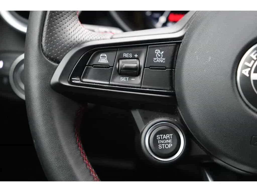 Alfa Romeo Giulia COMPETIZIONE 2.0 TURBO 16V 280 PS AT8 Q4 09/2023-photo-21