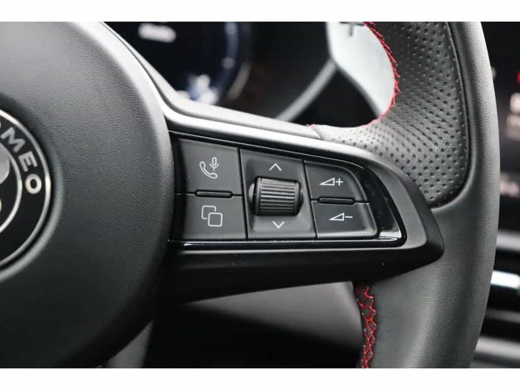 Alfa Romeo Giulia COMPETIZIONE 2.0 TURBO 16V 280 PS AT8 Q4 09/2023-photo-22