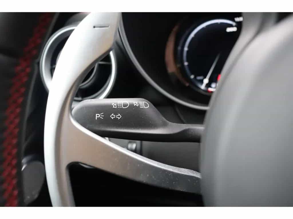 Alfa Romeo Giulia COMPETIZIONE 2.0 TURBO 16V 280 PS AT8 Q4 09/2023-photo-23