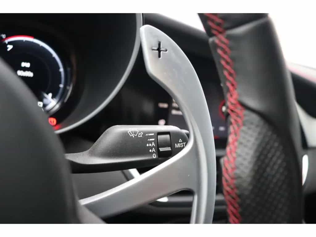 Alfa Romeo Giulia COMPETIZIONE 2.0 TURBO 16V 280 PS AT8 Q4 09/2023-photo-24