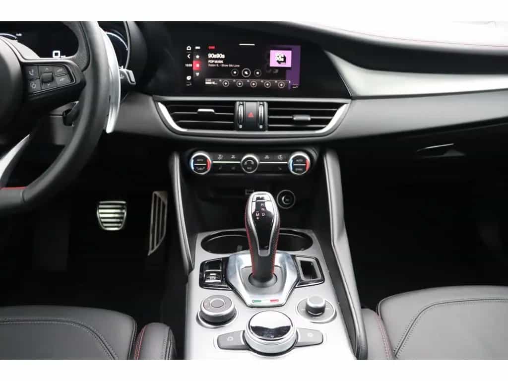 Alfa Romeo Giulia COMPETIZIONE 2.0 TURBO 16V 280 PS AT8 Q4 09/2023-photo-25