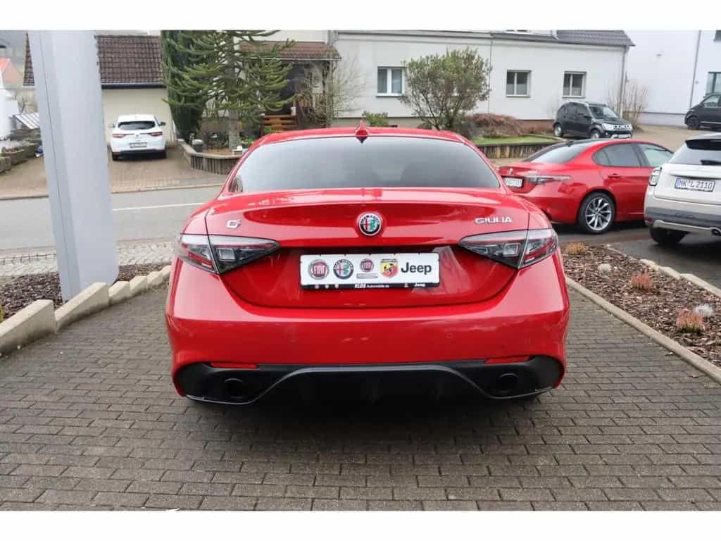 Alfa Romeo Giulia COMPETIZIONE 2.0 TURBO 16V 280 PS AT8 Q4 09/2023-photo-2