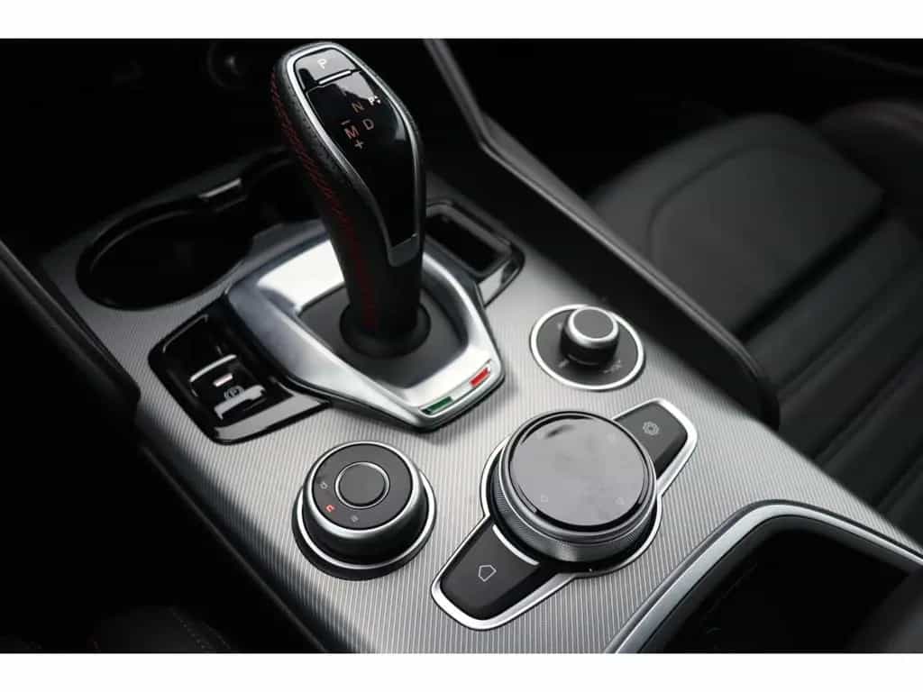 Alfa Romeo Giulia COMPETIZIONE 2.0 TURBO 16V 280 PS AT8 Q4 09/2023-photo-32