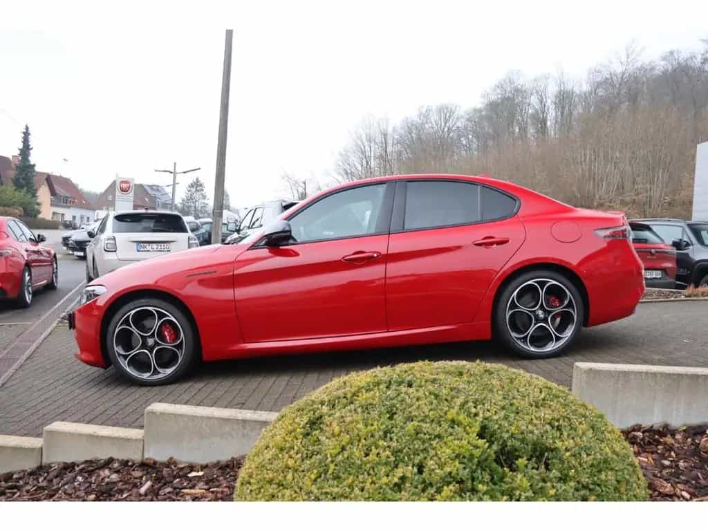 Alfa Romeo Giulia COMPETIZIONE 2.0 TURBO 16V 280 PS AT8 Q4 09/2023-photo-4