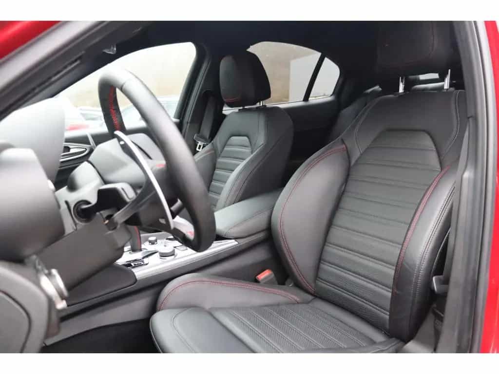 Alfa Romeo Giulia COMPETIZIONE 2.0 TURBO 16V 280 PS AT8 Q4 09/2023-photo-7