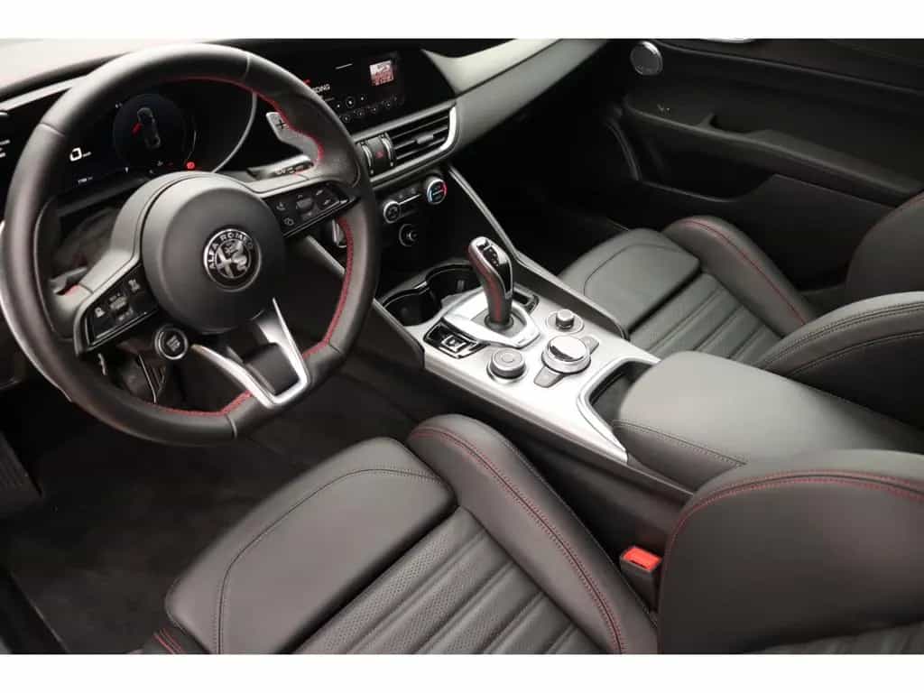 Alfa Romeo Giulia COMPETIZIONE 2.0 TURBO 16V 280 PS AT8 Q4 09/2023-photo-8
