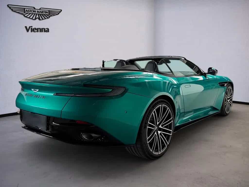 Aston Martin DB12 Volante | Podium Green | Black Pack null-photo-2