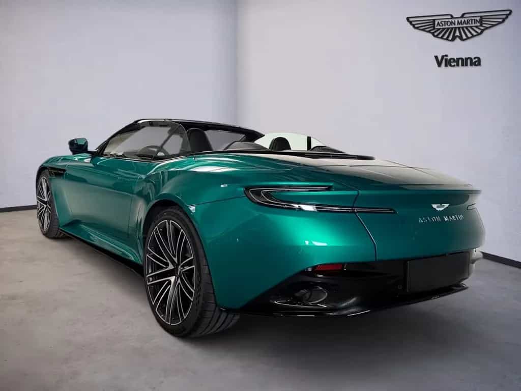 Aston Martin DB12 Volante | Podium Green | Black Pack null-photo-3