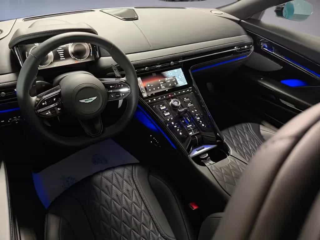 Aston Martin DB12 Volante | Podium Green | Black Pack null-photo-9