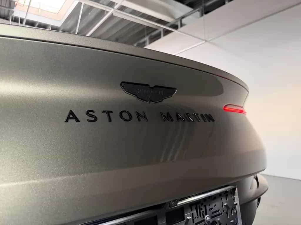 Aston Martin DB12 Volante | Titanium Grey | Black Pack 04/2026-photo-11