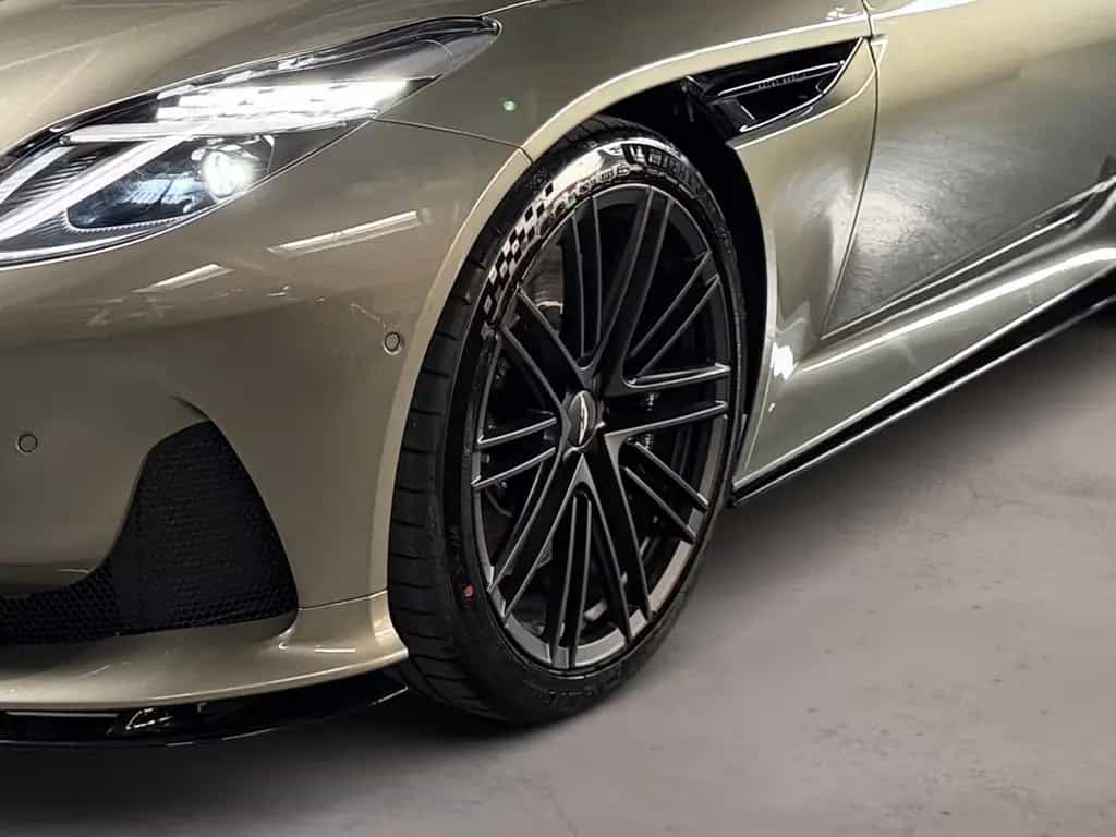 Aston Martin DB12 Volante | Titanium Grey | Black Pack 04/2026-photo-5