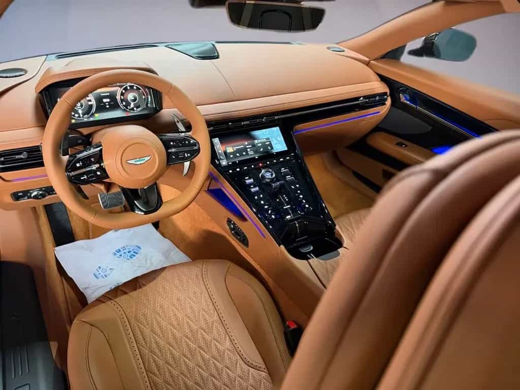 Aston Martin DB12 Volante | Titanium Grey | Black Pack 04/2026-photo-9