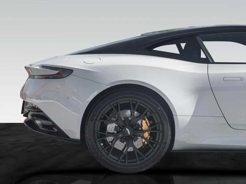 Aston Martin DB12 | Panoramic Roof | Carbon Brakes | B&W null-photo-13