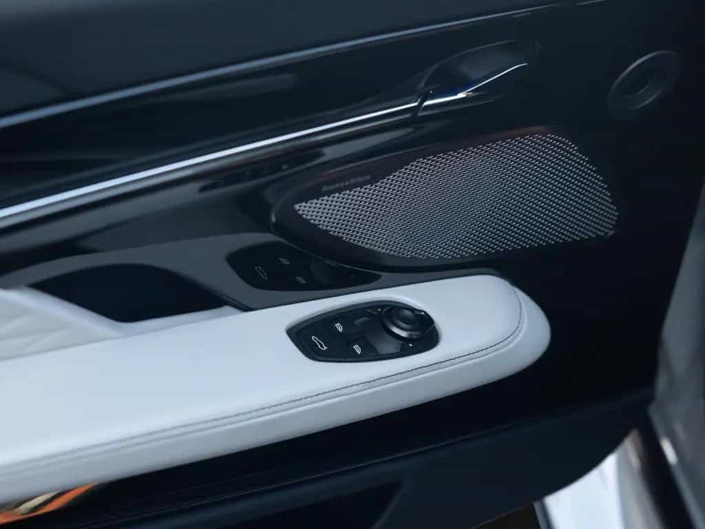 Aston Martin DB12 | Panoramic Roof | Carbon Brakes | B&W null-photo-24