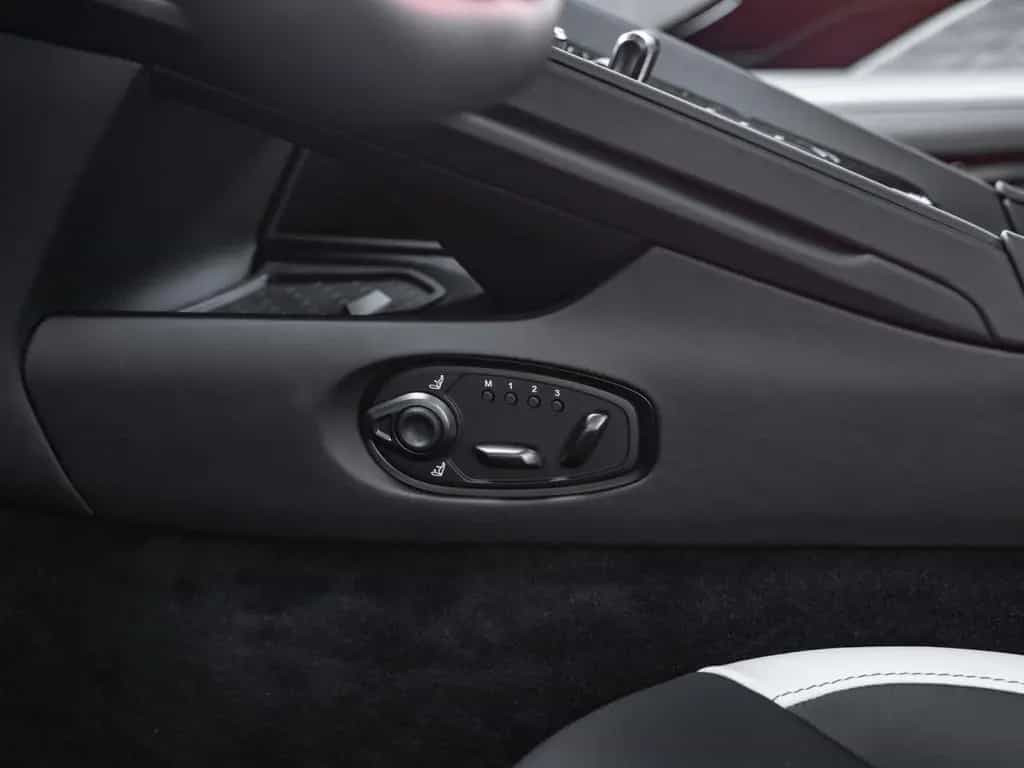 Aston Martin DB12 | Panoramic Roof | Carbon Brakes | B&W null-photo-26