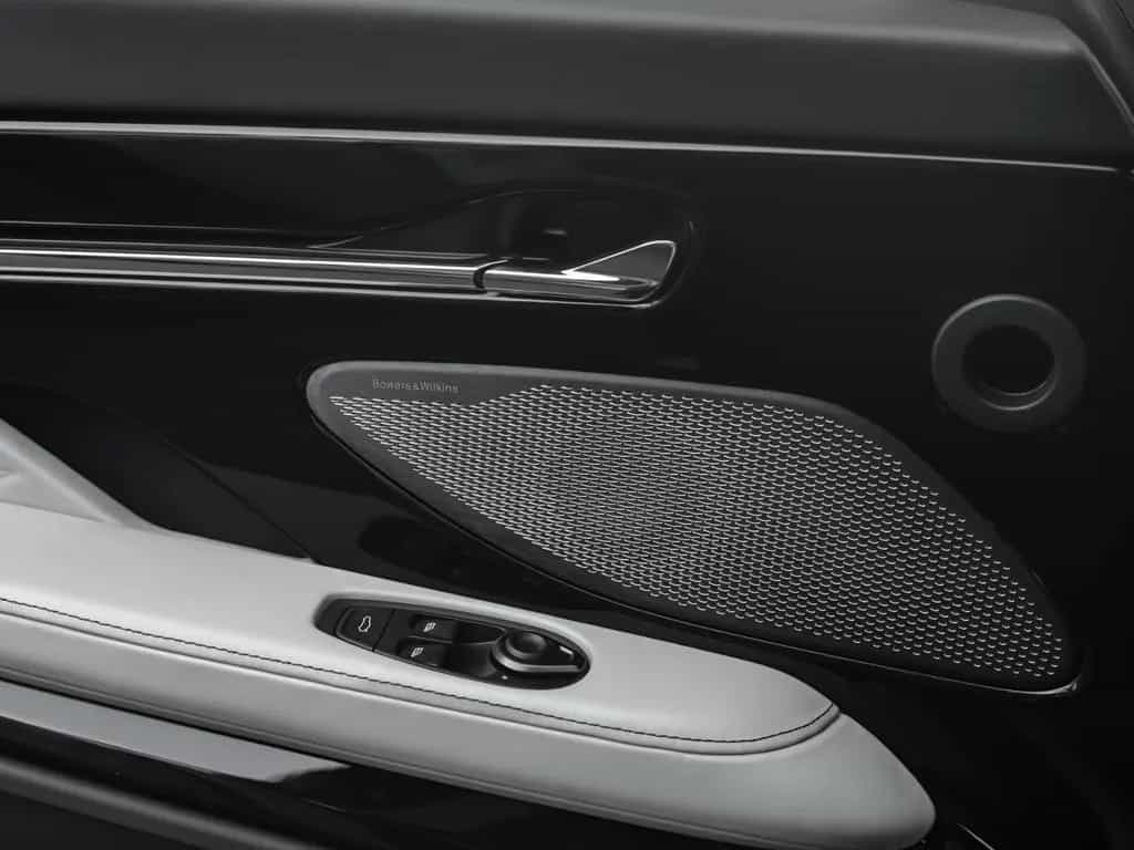 Aston Martin DB12 | Panoramic Roof | Carbon Brakes | B&W null-photo-28