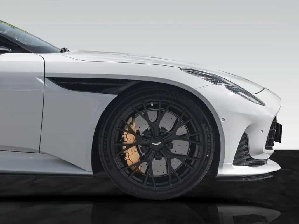 Aston Martin DB12 | Panoramic Roof | Carbon Brakes | B&W null-photo-7