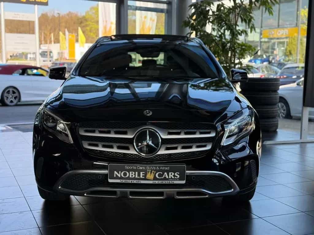 Mercedes-Benz GLA-Class 250 4Matic STNDHZ PANO DISTR 360° 09/2019-photo-1