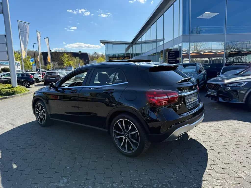 Mercedes-Benz GLA-Class 250 4Matic STNDHZ PANO DISTR 360° 09/2019-photo-30