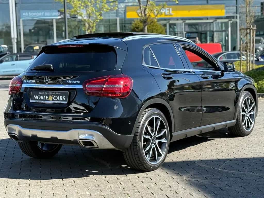Mercedes-Benz GLA-Class 250 4Matic STNDHZ PANO DISTR 360° 09/2019-photo-32