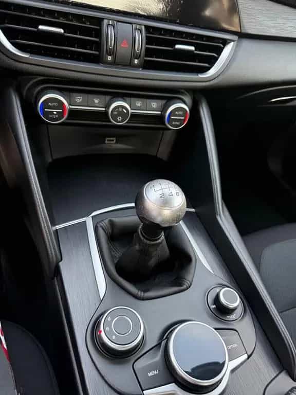 Alfa Romeo Giulia 2.2 Turbodiesel 150 CV 09/2017-photo-11