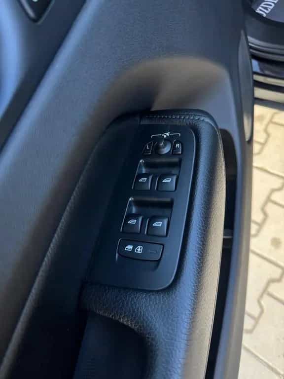 Volvo XC60 Momentum Pro 2WD+Finanzierung+Garantie+ 06/2020-photo-21