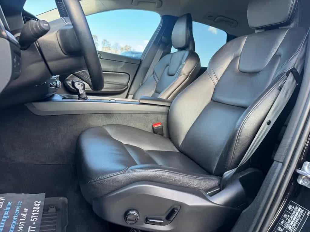 Volvo XC60 Momentum Pro 2WD+Finanzierung+Garantie+ 06/2020-photo-25