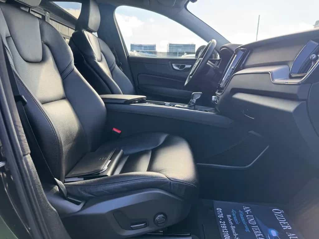 Volvo XC60 Momentum Pro 2WD+Finanzierung+Garantie+ 06/2020-photo-28