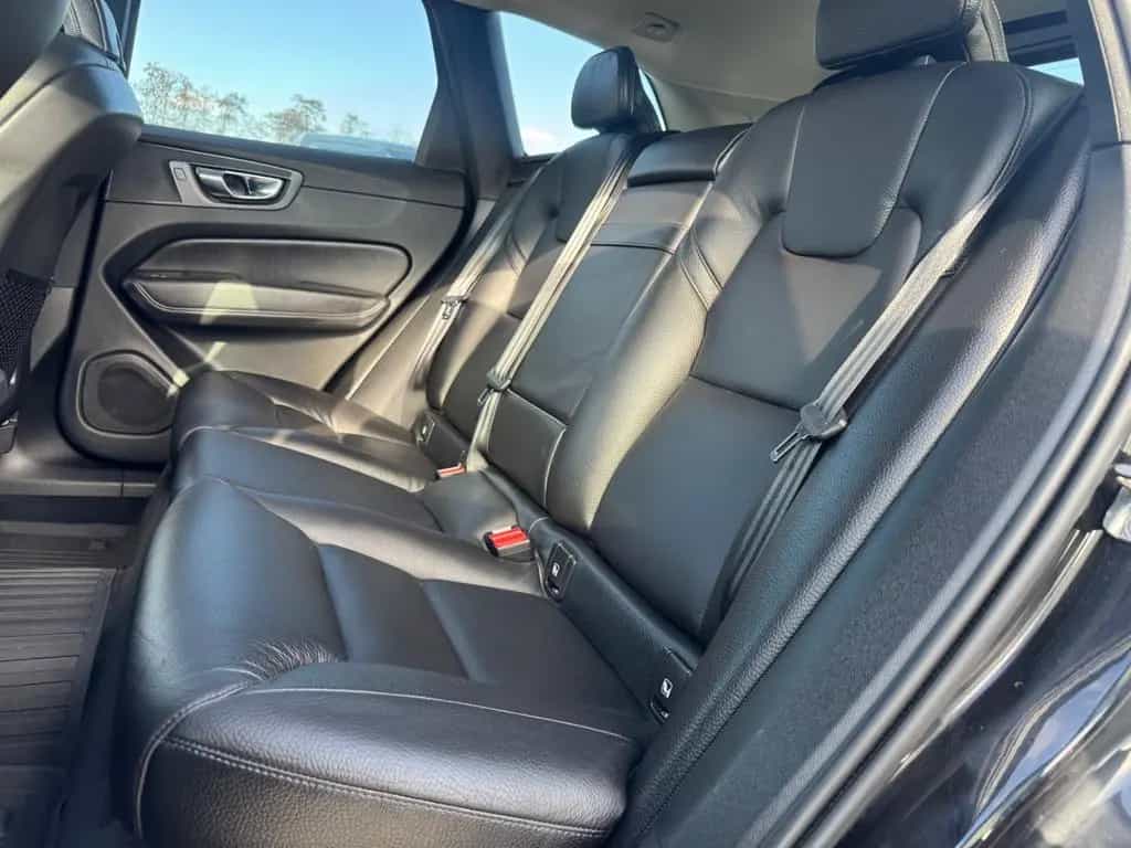 Volvo XC60 Momentum Pro 2WD+Finanzierung+Garantie+ 06/2020-photo-31