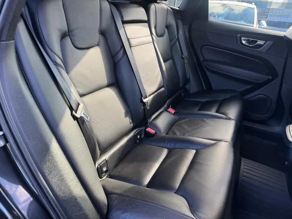 Volvo XC60 Momentum Pro 2WD+Finanzierung+Garantie+ 06/2020-photo-32
