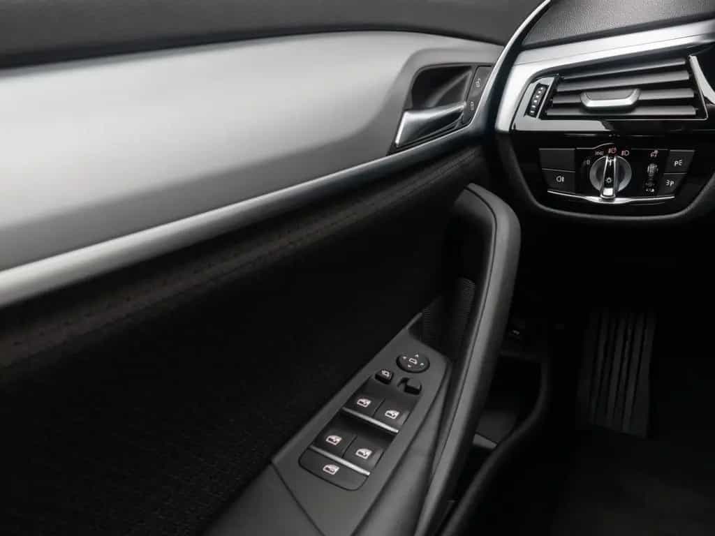 BMW 5 Series 520d Kamera DAB 4xKlima Alarm GeschwindigReg 10/2020-photo-33