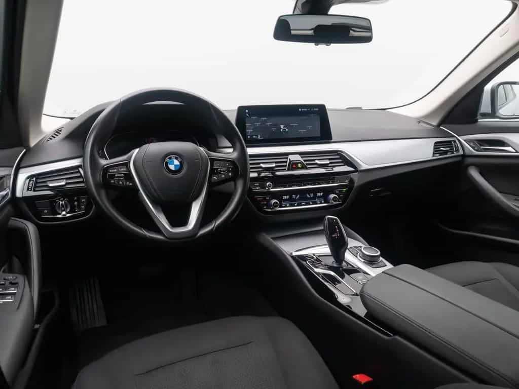 BMW 5 Series 520d Kamera DAB 4xKlima Alarm GeschwindigReg 10/2020-photo-37