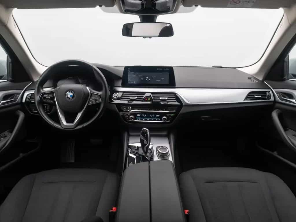 BMW 5 Series 520d Kamera DAB 4xKlima Alarm GeschwindigReg 10/2020-photo-38