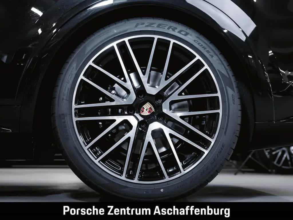 Porsche Cayenne GTS Coupé Sport Design Paket null-photo-9