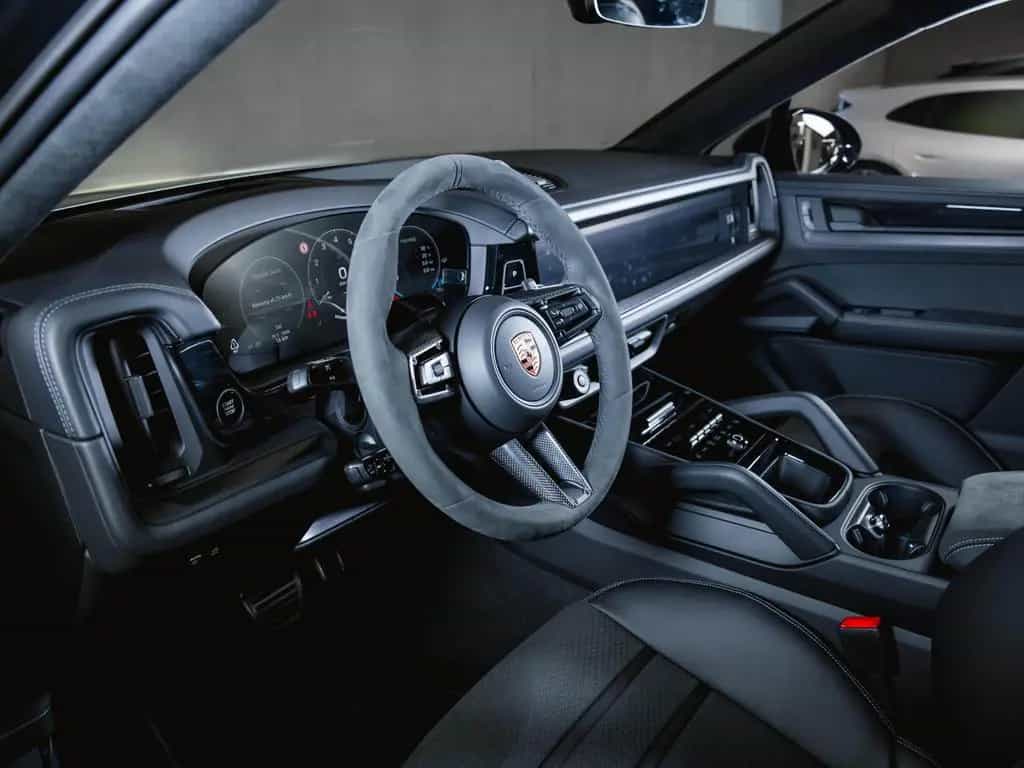Porsche Cayenne GTS Coupé Sport Design Paket null-photo-13